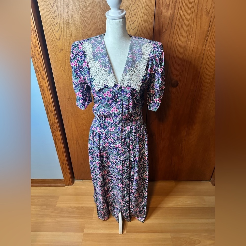 VTG Karin Stevens Dress Purple Pink Floral Lace Collar Rayon Pads Cottage Sz 8p